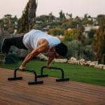10 enkle øvelser for å styrke ryggen